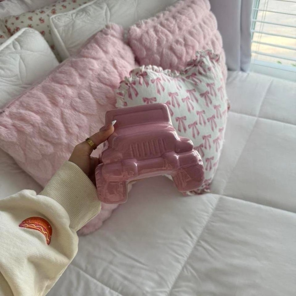 pink ceramic Jeep‎ Wrangler room decor
